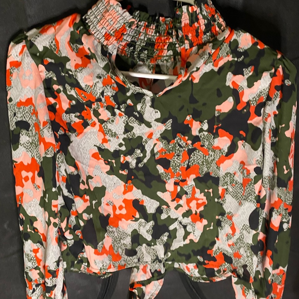 Camouflage Patterned Top - Picture 3 of 10